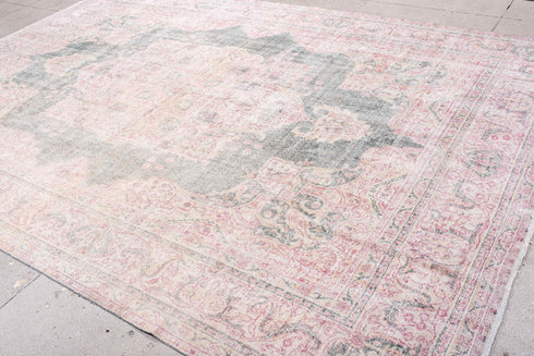 Vintage Sparta Area Rug (9' x 13')